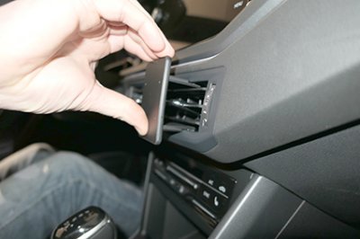 Mobilhållare Volkswagen Taigo från årsmodell 2022-