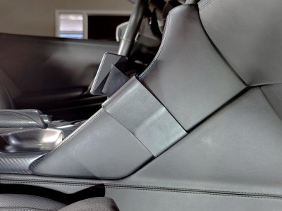 Mobilhållare Nissan GT-R från årsmodell 2017-