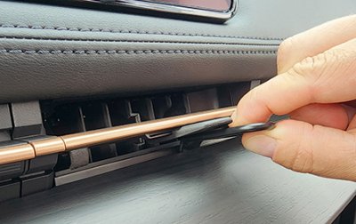 Montering av mobilhållare Nissan Ariya från 2022- och framåt