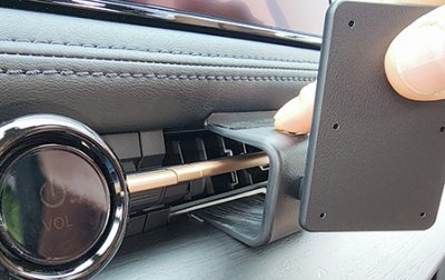 Montering av mobilhållare Nissan Ariya från 2022-