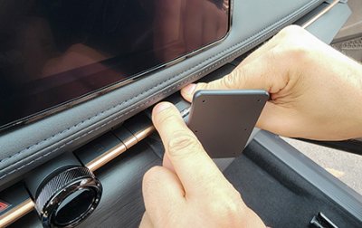 Montering av mobilhållare Nissan Ariya 2022-