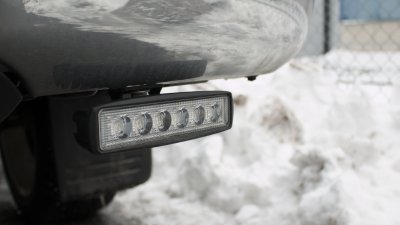 LED backljus tillsammans med monteringsdetaljer för montering på VW Amarok från 2011-