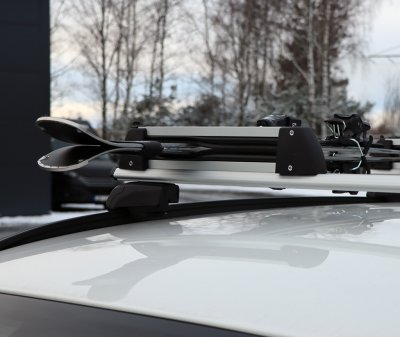 Skidhållare för takräcke - för 3 par skidor/snowboard