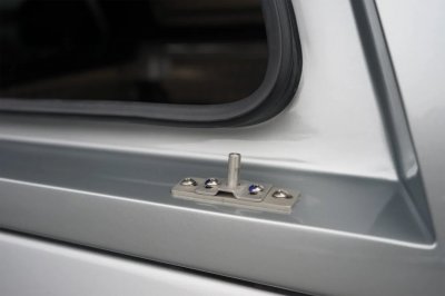 Flakkåpa Alpha CMX till Mitsubishi L200 från 2020-
