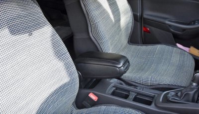 Armstöd i läderimitation till Ford Fiesta 2009-2017