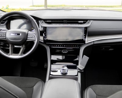 Mobilhållare till Jeep Grand Cherokee från 2026- | Modellanpassad
