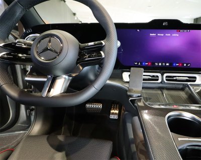 Mobilhållare till Mercedes-Benz C-Klass från 2027- | Modellanpassad