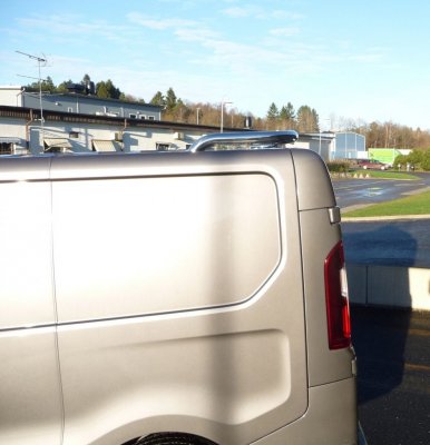 Bakre takbåge i Rostfritt stål till Opel Vivaro 2015-