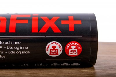 Casco XtremFix+ - ett elastiskt och mycket starkt lim för montering av takvingar / frontspoilers.