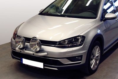 Extraljusfäste i Aluminium för 2 extraljus till VW Golf Alltrack 2015-