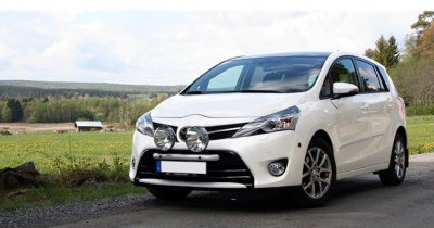 Extraljusfäste i Aluminium till Toyota Verso 2013-