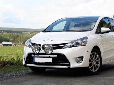Extraljusfäste i Aluminium till Toyota Verso 2013-