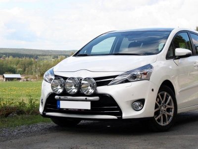 Extraljusfäste i Aluminium till Toyota Verso 2013-