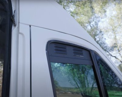 Exempelbild: Fönsterventilation Renault Master 2024-