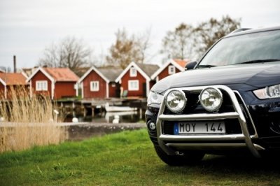 Frontbåge i Rostfritt stål för 2 extraljus till Mitsubishi Outlander 2007-2012
