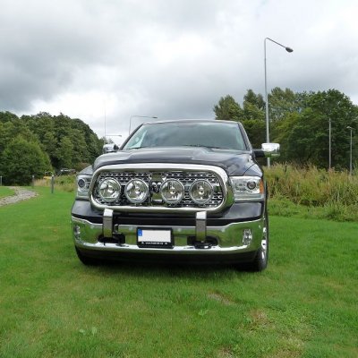 Frontbåge i Rostfritt stål för 4 extraljus till Dodge Ram 1500 2010-