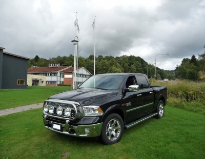 Frontbåge i Rostfritt stål för 4 extraljus till Dodge Ram 1500 2010-