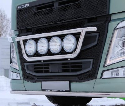 Frontbåge i Rostfritt stål för 4 st extraljus till Volvo FH Version 4