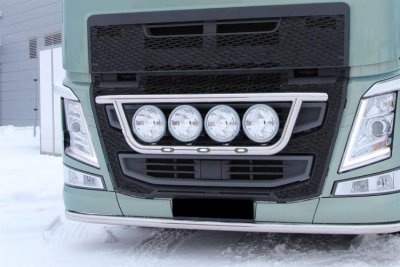 Frontbåge i Rostfritt stål för 4 st extraljus till Volvo FH Version 4