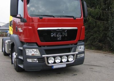 Frontbåge i Rostfritt stål - MAN TGS (med plaststötfångare)
