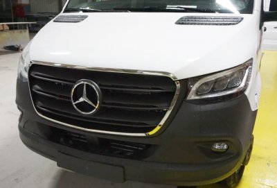 Grillkonturer i Rostfritt stål till Mercedes-Benz Sprinter 2018-