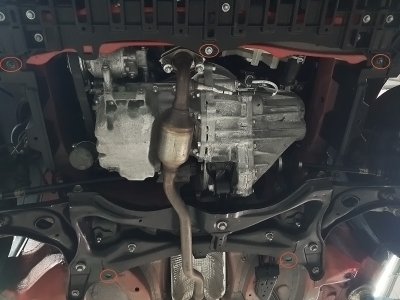 Fästpunkter för hasplåt till Peugeot 107 från 2005-2014