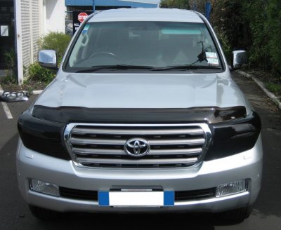 Huvskydd i plast till Toyota Land Cruiser 200 2008-