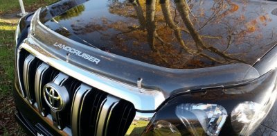 Huvskydd i transparent akrylplast till Toyota Land Cruiser 150 2014-