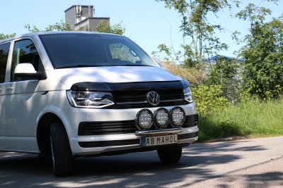 Extraljusfäste av universaltyp, monterat på en Transporter
