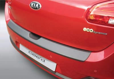 Lastskydd i reptålig ABS-plast till Kia Ceed halvkombi 2013-2015