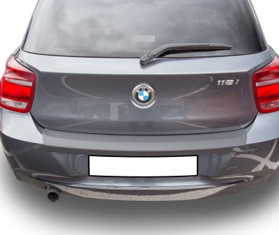 Lastskydd i reptålig ABS-plast till BMW 1-serie från 2011-2019