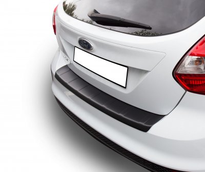 Lastskydd i ABS-plast till Ford Focus från 2011-2017
