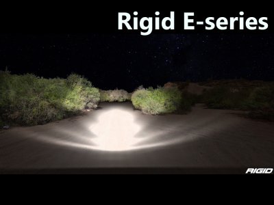 Infälld Rigid LED-ramp i frontluckan till Volvo FH4 från 2013-