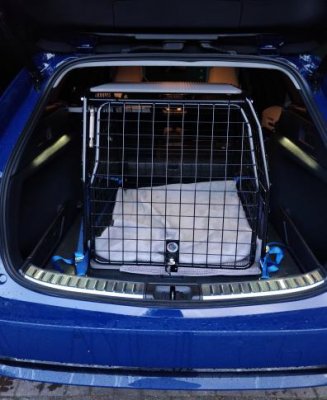 Hundbur Toyota Corolla från 2018-