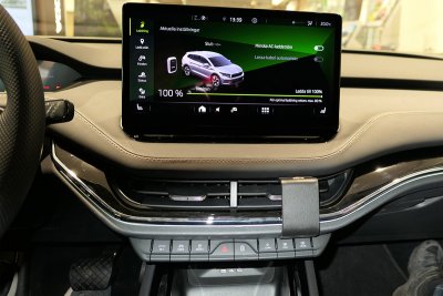 Mobilhållare Skoda Elroq 2025- | Montering under mittskärm