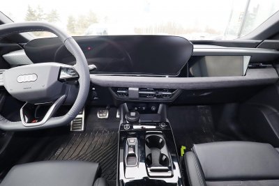 Mobilhållare Audi A6 e-tron från 2025- och nyare | För montering under mittskärmen