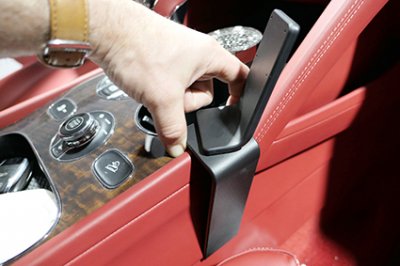 Mobilhållare Bentley Bentayga från 2016-