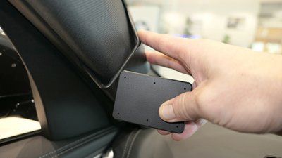 Mobilhållare BMW X1 från 2023-. Montering på vänster A-stolpe