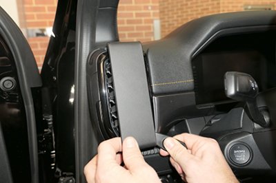 Mobilhållare till Ford Ranger från 2023- | För montering till vänster om ratten