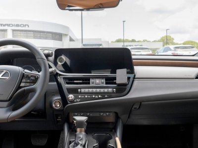 Mobilhållare Lexus ES från 2021- och framåt