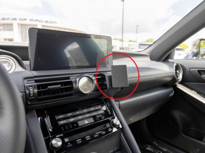 Mobilhållare Lexus IS från 2022-