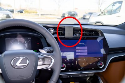Mobilhållare Lexus RZ från 2023-