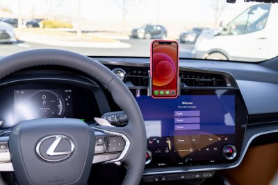 Mobilhållare Lexus RZ från 2023- och framåt