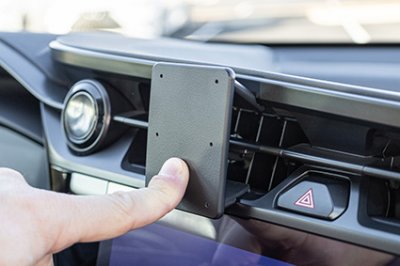 Mobilhållare till Lexus RZ från 2023-