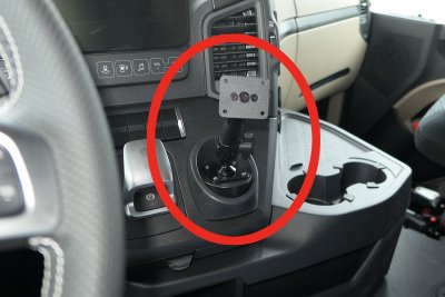 Mobilhållare Mercedes Actros från 2019- och nyare | För montering till höger under mittskärmen