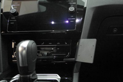 Proclip mobilhållare Volkswagen Arteon från 2021- | Montering till höger om mittkonsolen