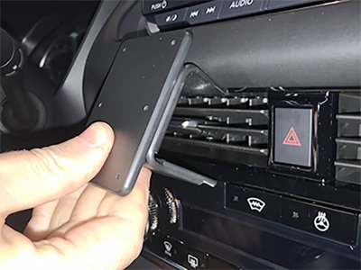 Mobilhållare Nissan X-Trail 2022-