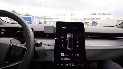Mobilhållare Polestar 3 från 2023- och nyare | För montering till vänster om mittskärmen