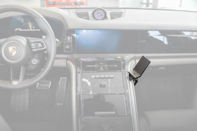 Mobilhållare Porsche Panamera från 2024- och nyare | För montering till höger om mittkonsolen
