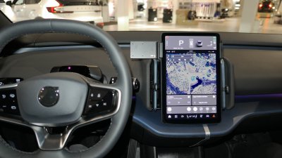 Mobilhållare Volvo EX30 2024-